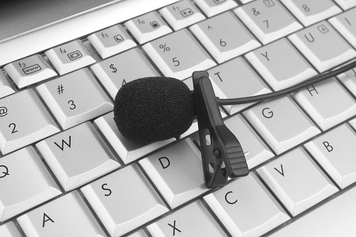 Gợi ý 3 dòng micro sennheiser cài áo livesteam dạy học trực tuyến